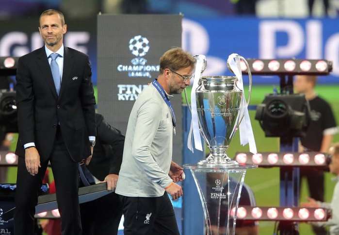  莱巴金娜身高优势尽显统治网前较量