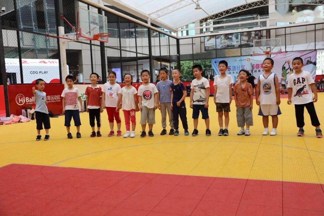  城市闲置空地改造，社区公益球场免费开放