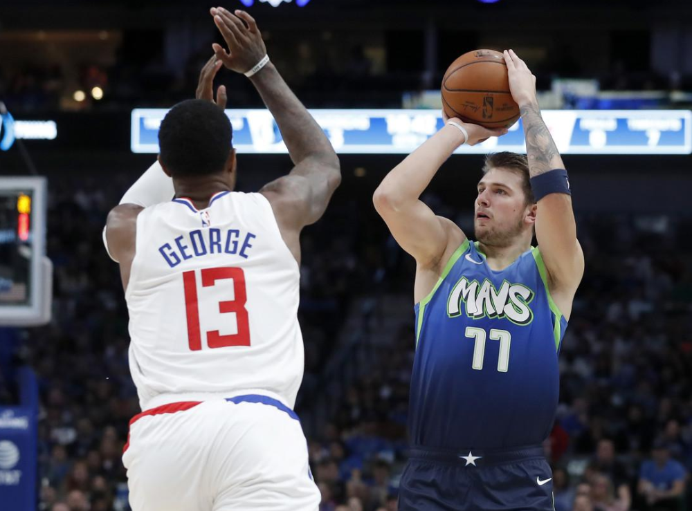  东契奇超神发挥独行侠大胜森林狼