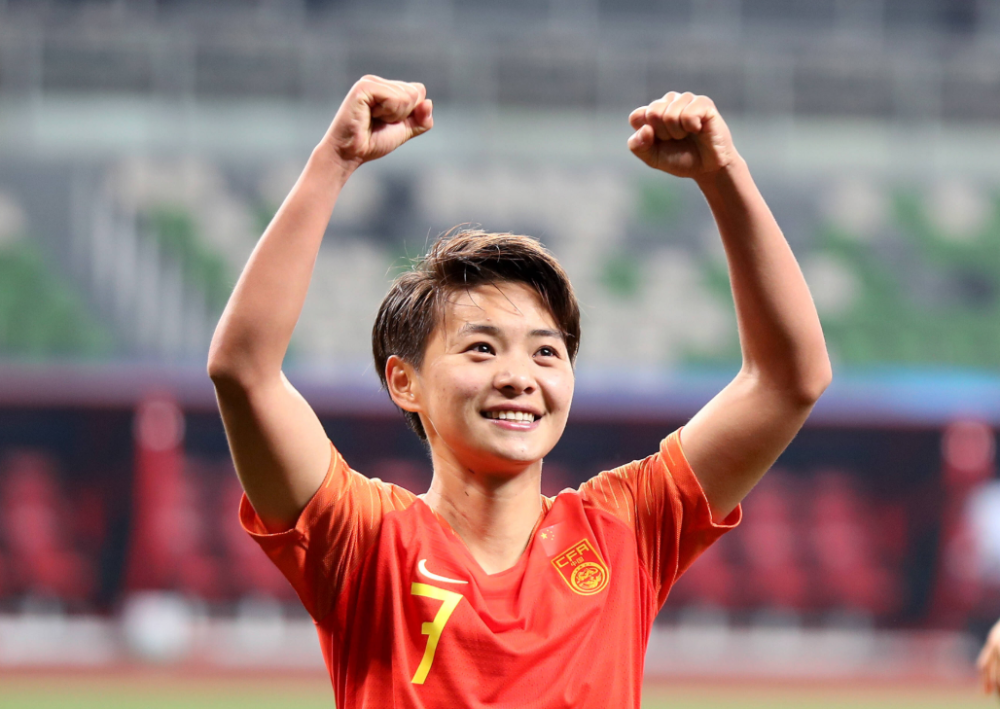  跨国组合默契十足，内外连线撕裂防线